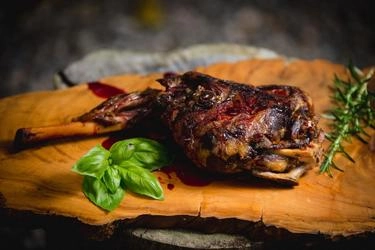 Rack of lamb with thyme and honey - with side dishes